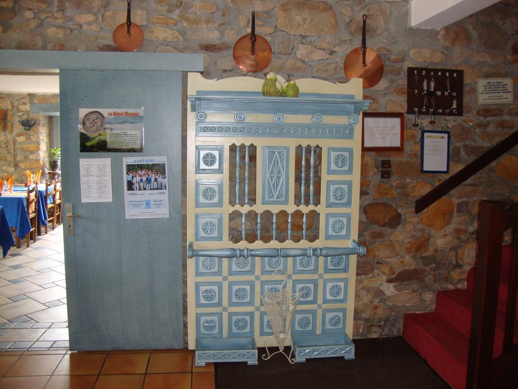 Hotel Pikassaria Sare Kültér fotó