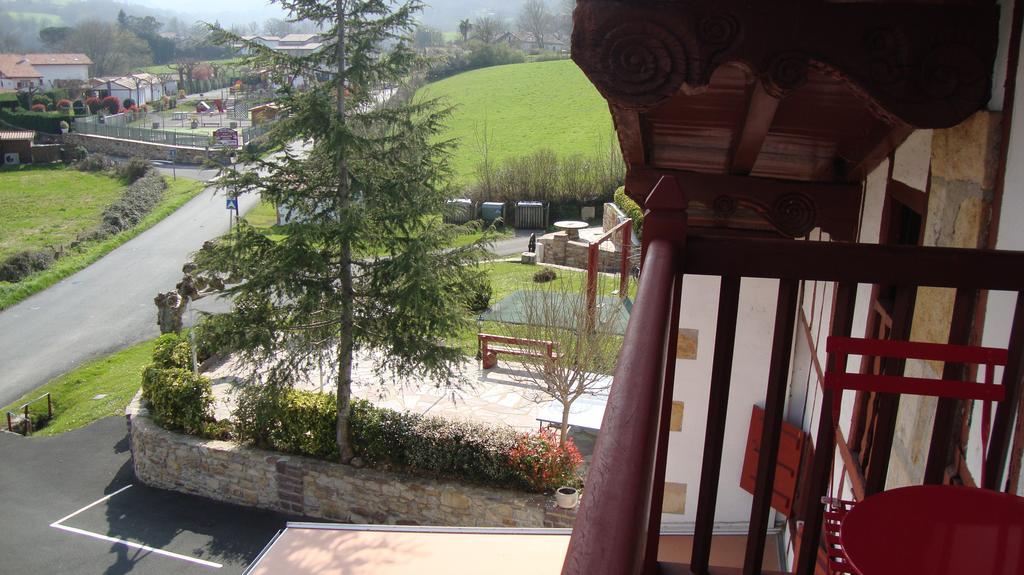 Hotel Pikassaria Sare Kültér fotó