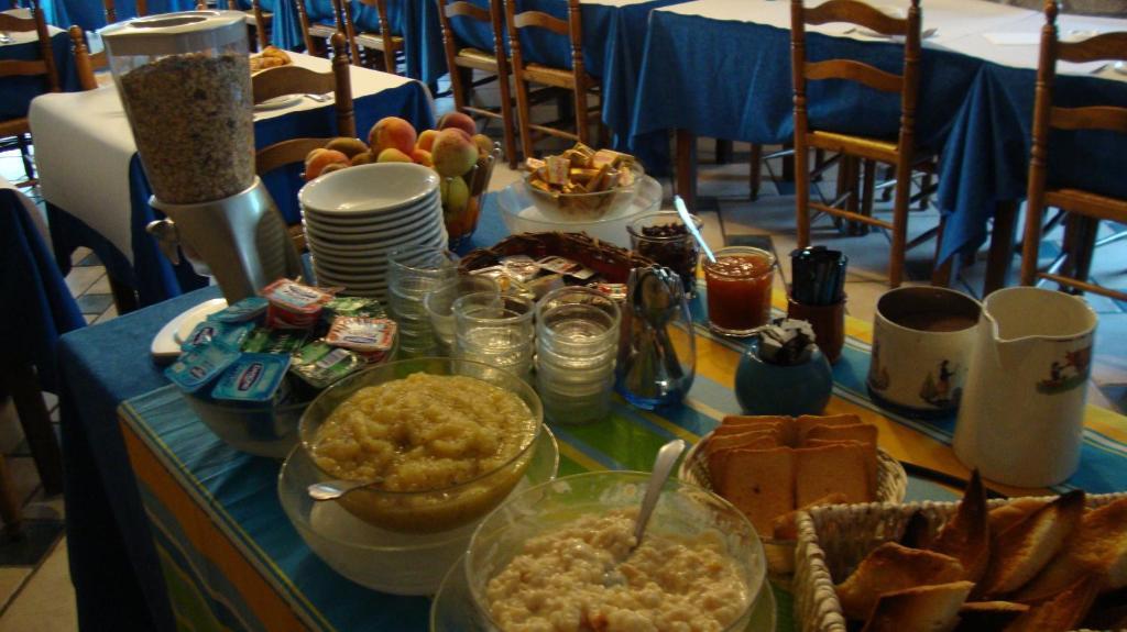Hotel Pikassaria Sare Kültér fotó